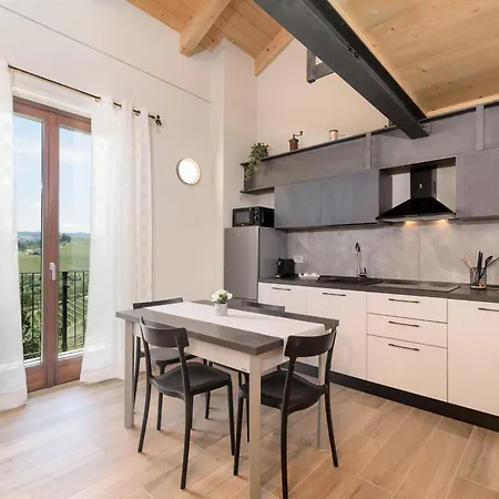 Angolo Sui Vigneti * סרלונגה ד'אלבה