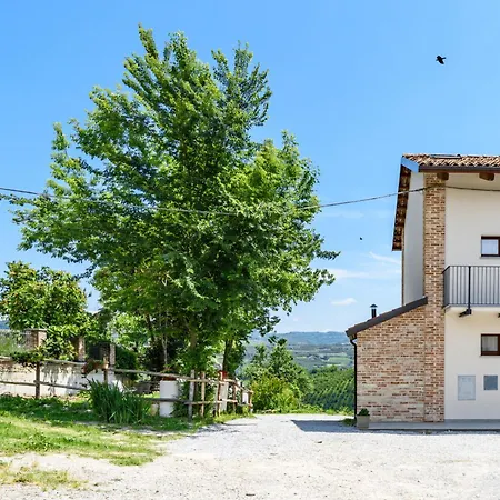 Angolo Sui Vigneti * Serralunga d'Alba