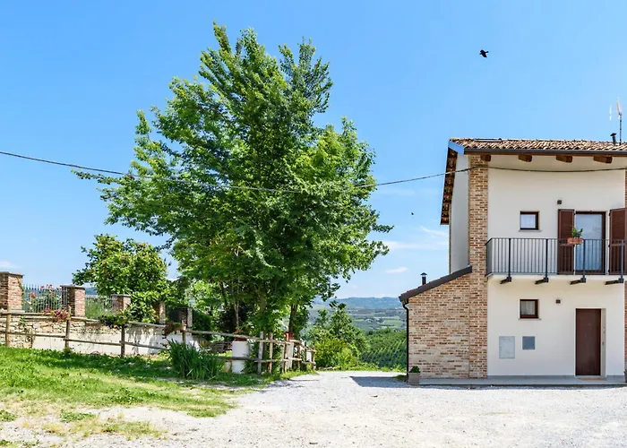 Angolo Sui Vigneti * Serralunga d'Alba